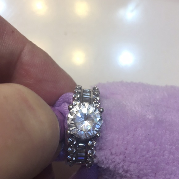 Silver Zirconia Ring - Picture 2 of 6